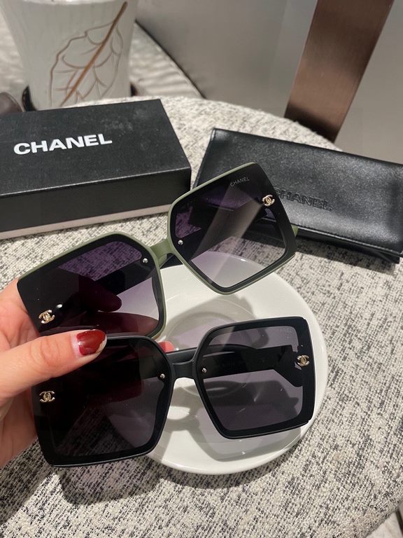 New from Chanel! New model shipment! New model shipment!   Women's HD Thickened Polarized Sunglasses     High quality TR-90 frames Fashionable and versatile!5182