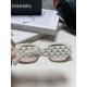 CHANEL new Xiao Xiang sunglassesClassic black and white color scheme, mirror legs covered with small fragrance logoThe key is to show a small face magic weapon