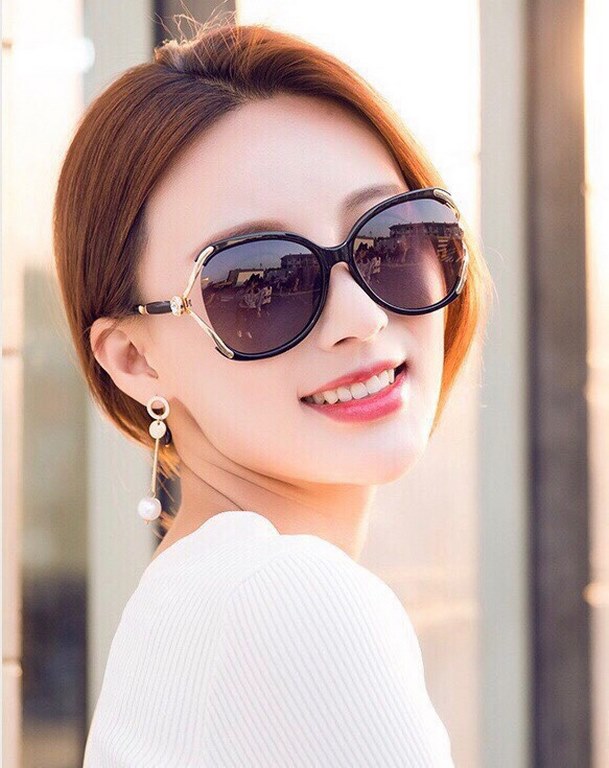 . New   CHANEL Chanel Classic Women's Polarized Sunglasses   Imported Polaroid HD Polarized lenses. The official website synchronization sale, fashion atmosphere, travel essential models, buy is to earn