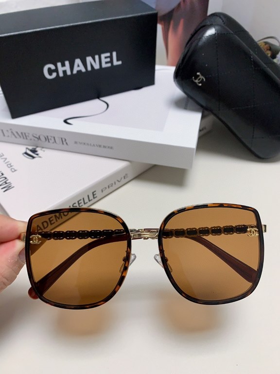 Chanel Chanel 2024 new net red with the same women's sunglasses fashion trend sunglasses driving UV sunglasses new chain double c