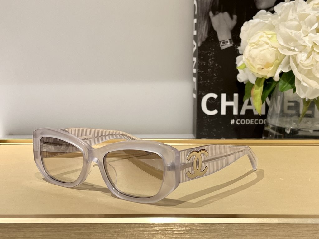 Cool colors ~~~ ice cube colors ! Cool at a glance  Chanel Summer 2024 in stores!The current hot ChanelChanel CH5493 SunglassesSIZE55 mouth 18-140