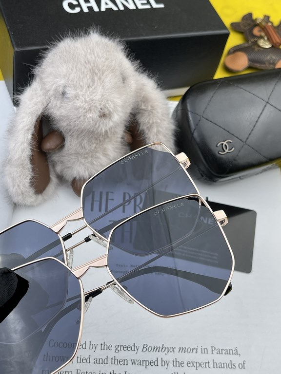 Chanel  2024 official new Many stars with the same model [color]   new large frame polarized sunglasses    Polaroid Ultra clear thickened sunglasses    Model CH5660