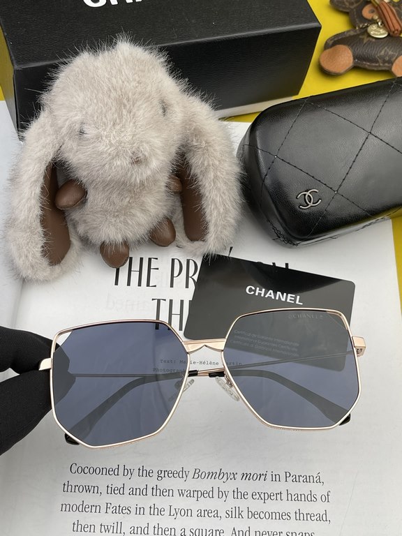 Chanel  2024 official new Many stars with the same model [color]   new large frame polarized sunglasses    Polaroid Ultra clear thickened sunglasses    Model CH5660