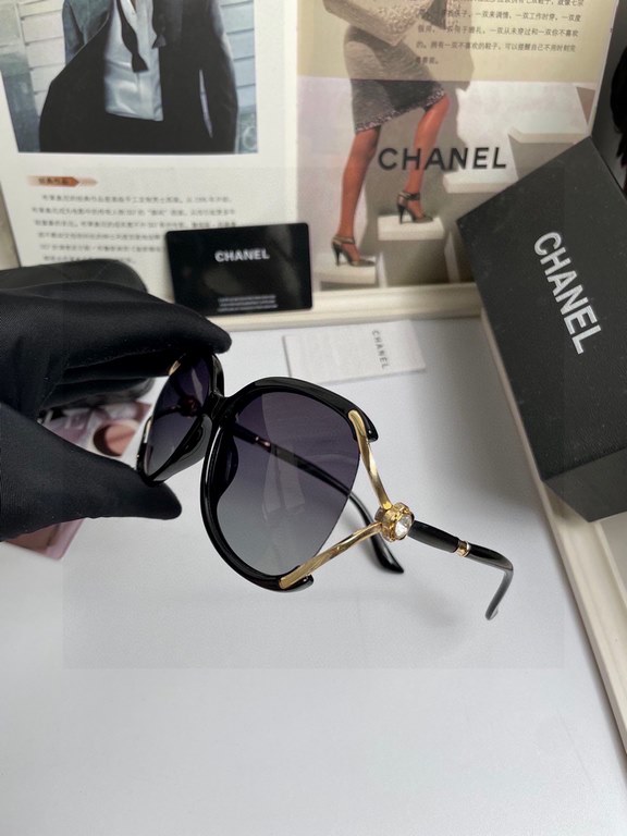 . New   CHANEL Chanel Classic Women's Polarized Sunglasses   Imported Polaroid HD Polarized lenses. The official website synchronization sale, fashion atmosphere, travel essential models, buy is to earn