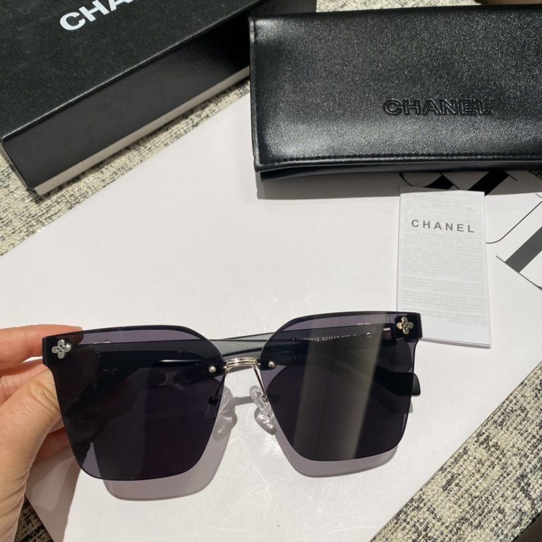 Chanel [Polarized Series2024 New Polarized Sunglasses Style Multi .The classic square frame design is not picky about face shape, and it is very elegant whether it is paired with a coat or a dress.Polarized Sunglasses UV