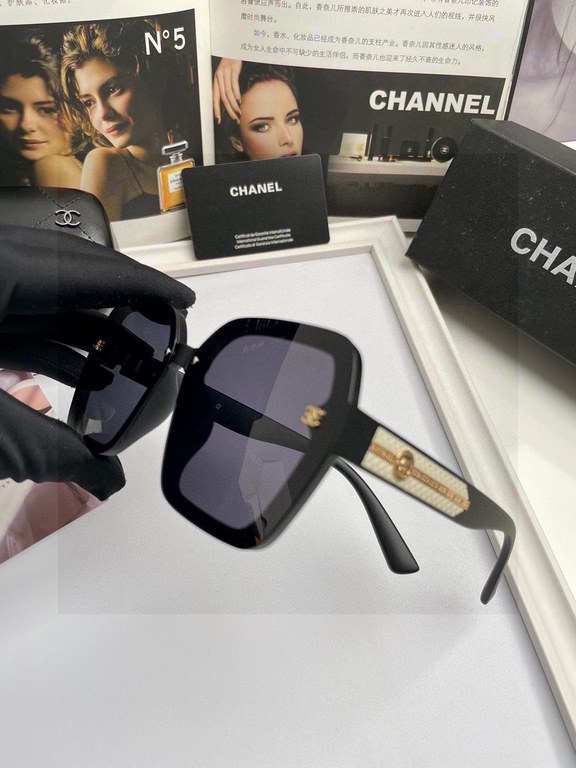 . NewBrand,   chanel chanel women's polarized sunglasses   TR frames   imported Polaroid high-definition polarized lenses, small fragrance metal logo inlaid mirror legs, high-end custom design, wear super model, travel a