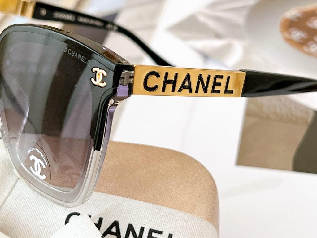 CHANEL New ArrivalCH0771 SIZE：65 mouth 15-145Versatile cover face of the classic box texture is really great!The large logo splicing on the face of the mirror leg super big brand yo