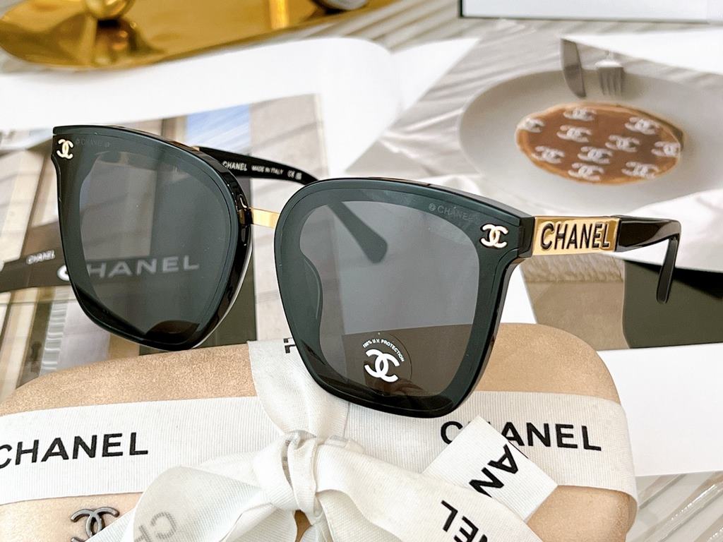 CHANEL New ArrivalCH0771 SIZE：65 mouth 15-145Versatile cover face of the classic box texture is really great!The large logo splicing on the face of the mirror leg super big brand yo