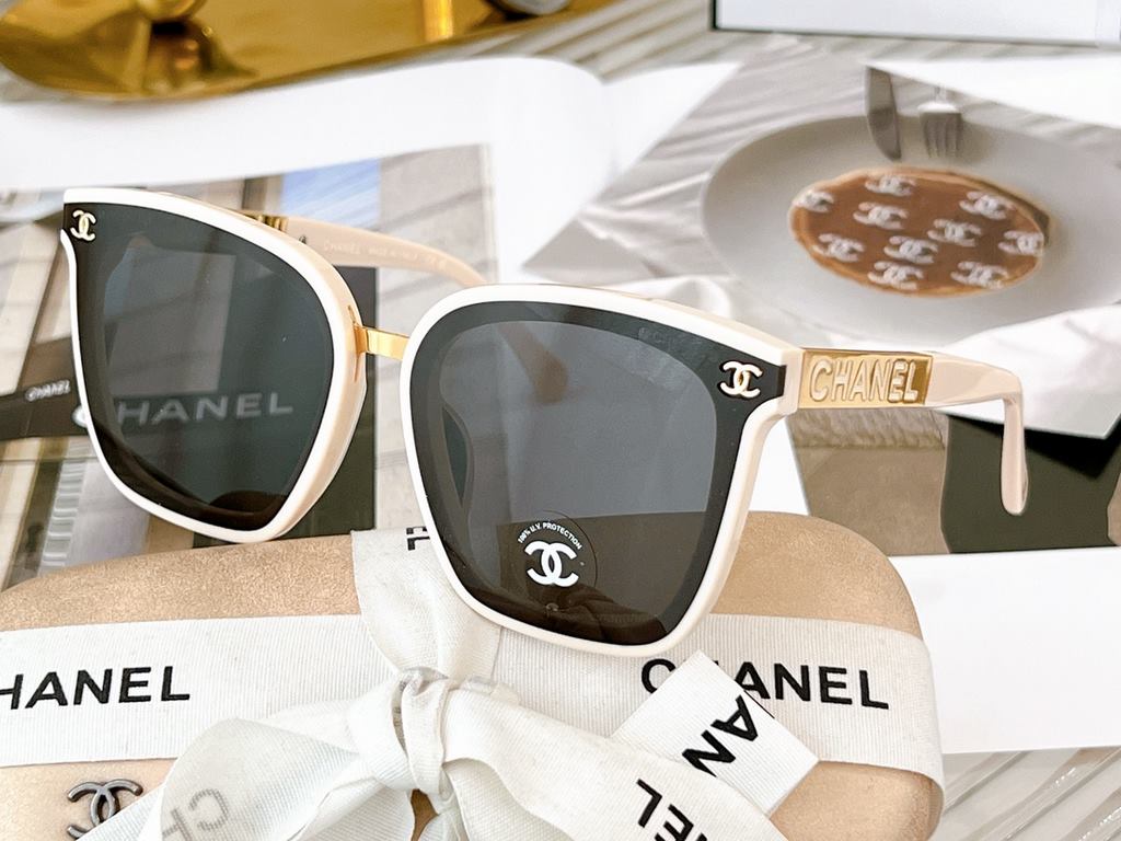 CHANEL New ArrivalCH0771 SIZE：65 mouth 15-145Versatile cover face of the classic box texture is really great!The large logo splicing on the face of the mirror leg super big brand yo