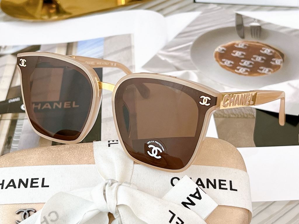 CHANEL New ArrivalCH0771 SIZE：65 mouth 15-145Versatile cover face of the classic box texture is really great!The large logo splicing on the face of the mirror leg super big brand yo