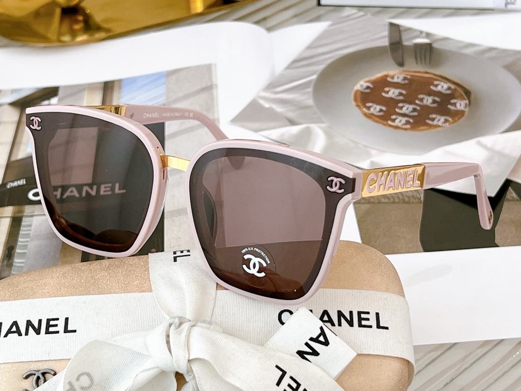 CHANEL New ArrivalCH0771 SIZE：65 mouth 15-145Versatile cover face of the classic box texture is really great!The large logo splicing on the face of the mirror leg super big brand yo