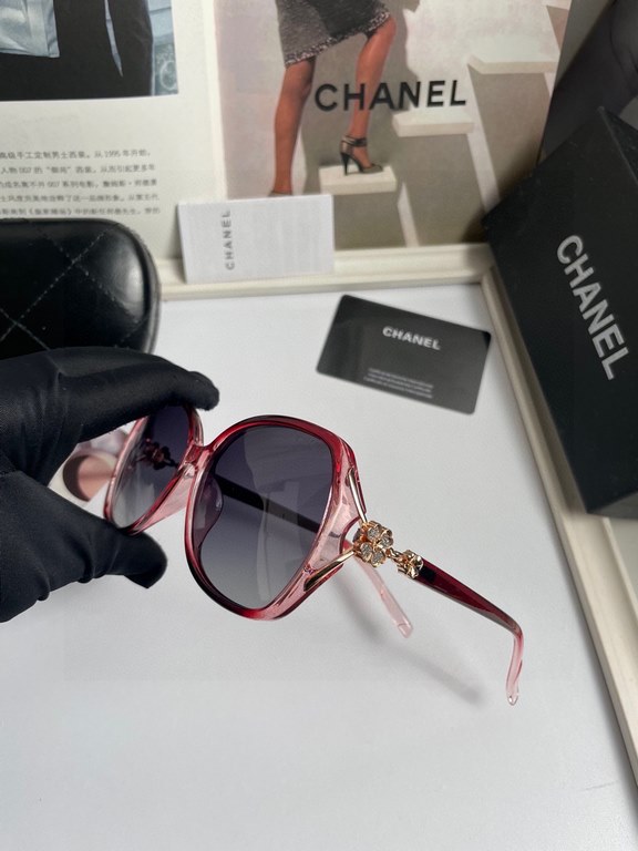 . New   CHANEL Chanel original single quality women's polarized sunglasses   imported Polaroid HD polarized lenses. The official website synchronization sale, fashion atmosphere, travel essential models, buy is to earn