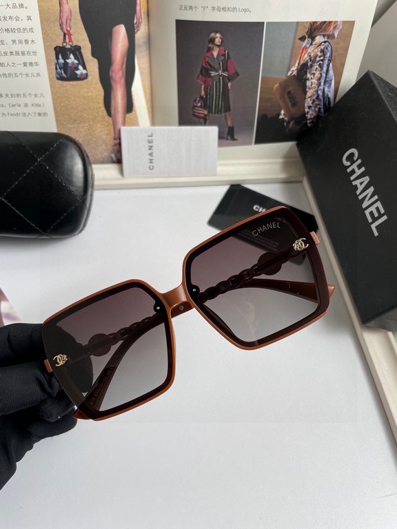 . New   CHANEL CHANEL original single quality women's polarized sunglasses   TR90 Material   Imported Polaroid HD polarized lenses. The official website synchronization sale, fashion atmosphere, travel essential models, 