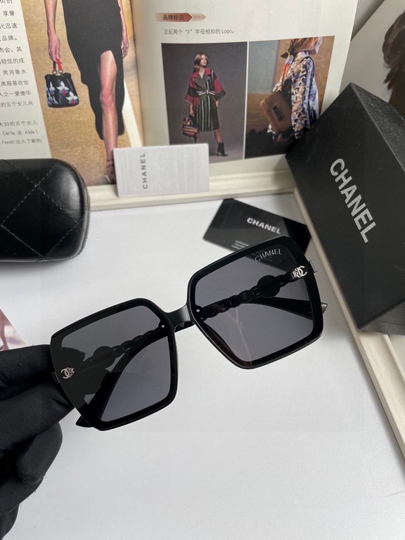 . New   CHANEL CHANEL original single quality women's polarized sunglasses   TR90 Material   Imported Polaroid HD polarized lenses. The official website synchronization sale, fashion atmosphere, travel essential models, 