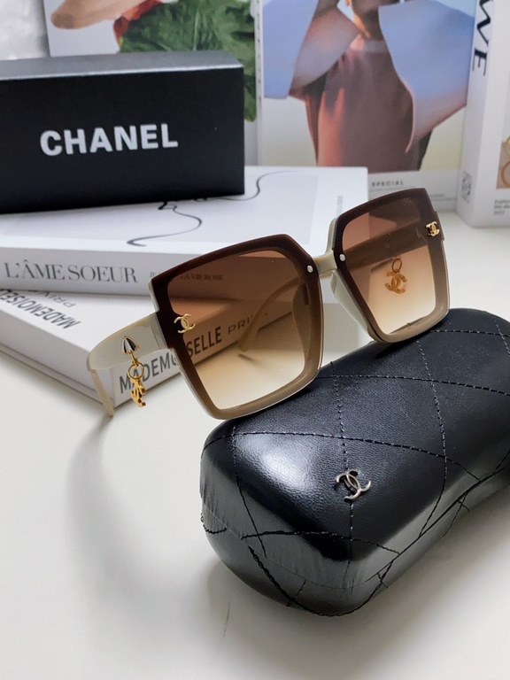 Chanel Chanel 2024 new fashion sunglasses advanced sense of large frame show face small gradient color sunglasses UV small fragrance  umbrella pendant