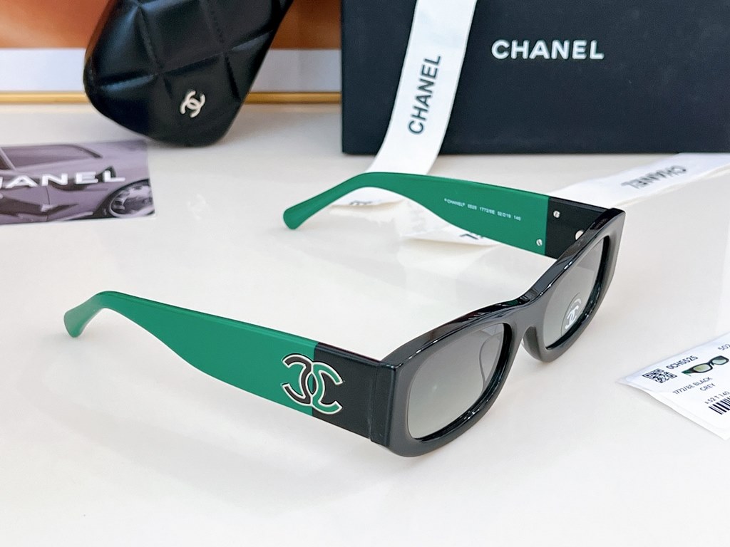 CHANEL High Edition 5525 Black Green