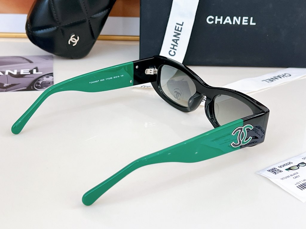 CHANEL High Edition 5525 Black Green