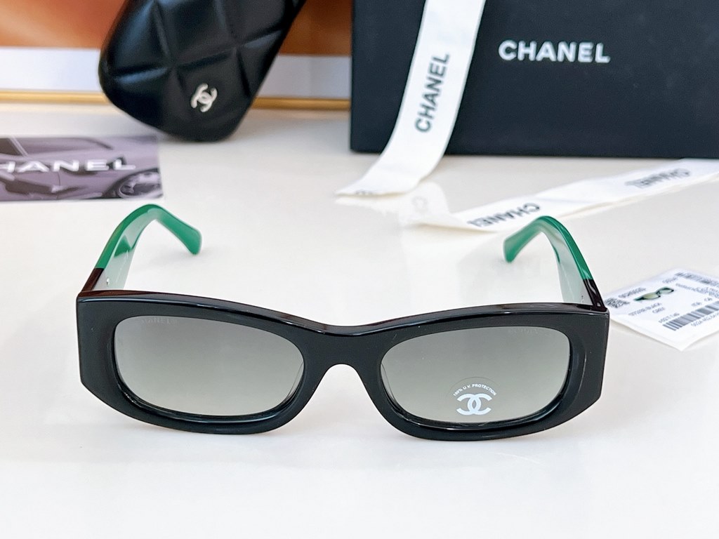 CHANEL High Edition 5525 Black Green