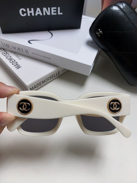 Chanel Chanel 2024 summer new sunglasses fashion small red book with the same paragraph personality trend glasses