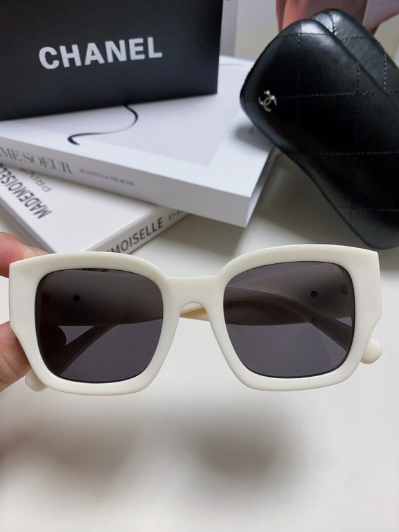 Chanel Chanel 2024 summer new sunglasses fashion small red book with the same paragraph personality trend glasses