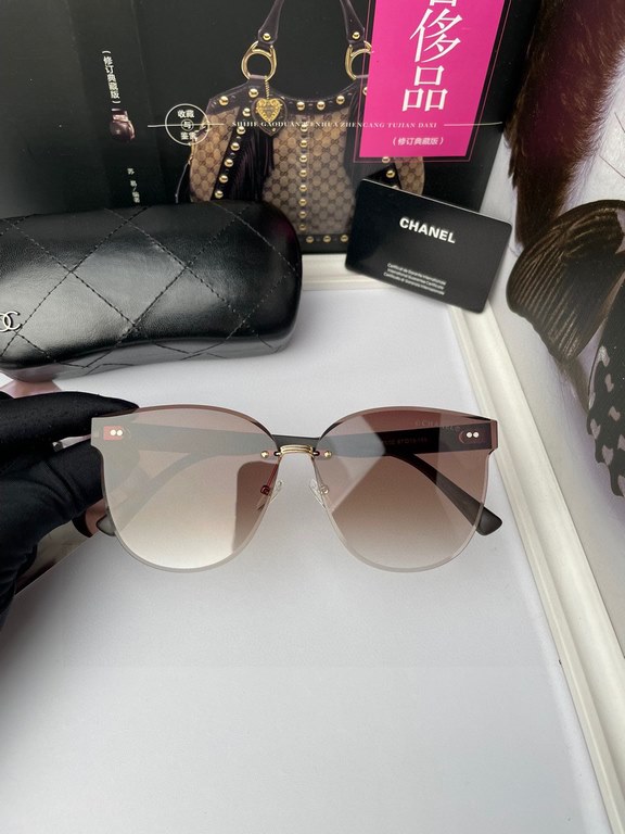 . New CHANEL Chanel high quality women's polarized sunglasses   TR90 Material   Imported Polaroid HD polarized lenses. The official website synchronization sale, fashionable atmosphere, travel essential models, buy is to