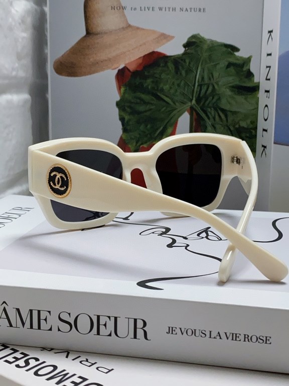 Chanel Chanel 2024 summer new sunglasses fashion small red book with the same paragraph personality trend glasses