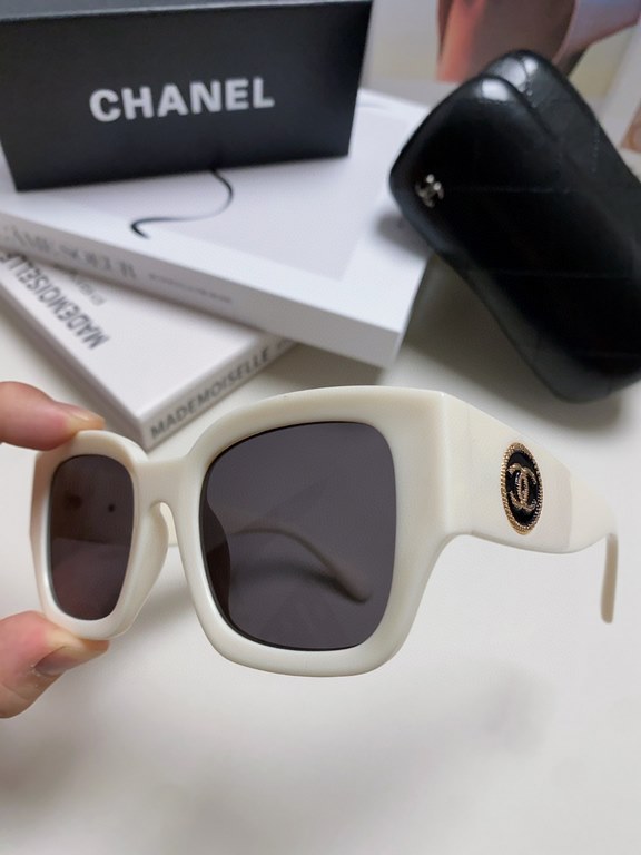 Chanel Chanel 2024 summer new sunglasses fashion small red book with the same paragraph personality trend glasses