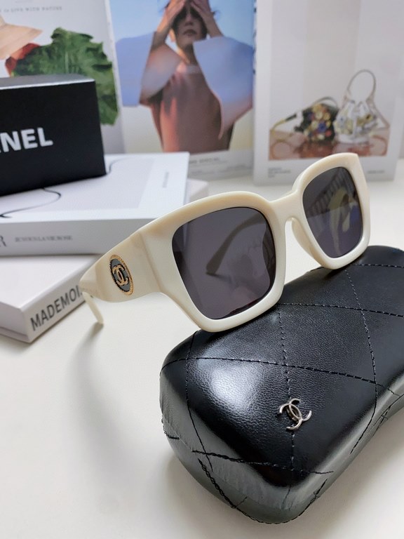 Chanel Chanel 2024 summer new sunglasses fashion small red book with the same paragraph personality trend glasses