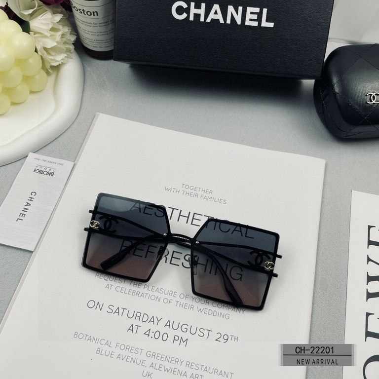 . [CHANEL France]. . [Polaroid Resin HD Lenses] . [TR Frames-Lightweight and comfortable to wear]  . . [size 63-17-140] . [   new small fragrance sunglasses to reduce the burden of glare, blocking harmful rays of radiati