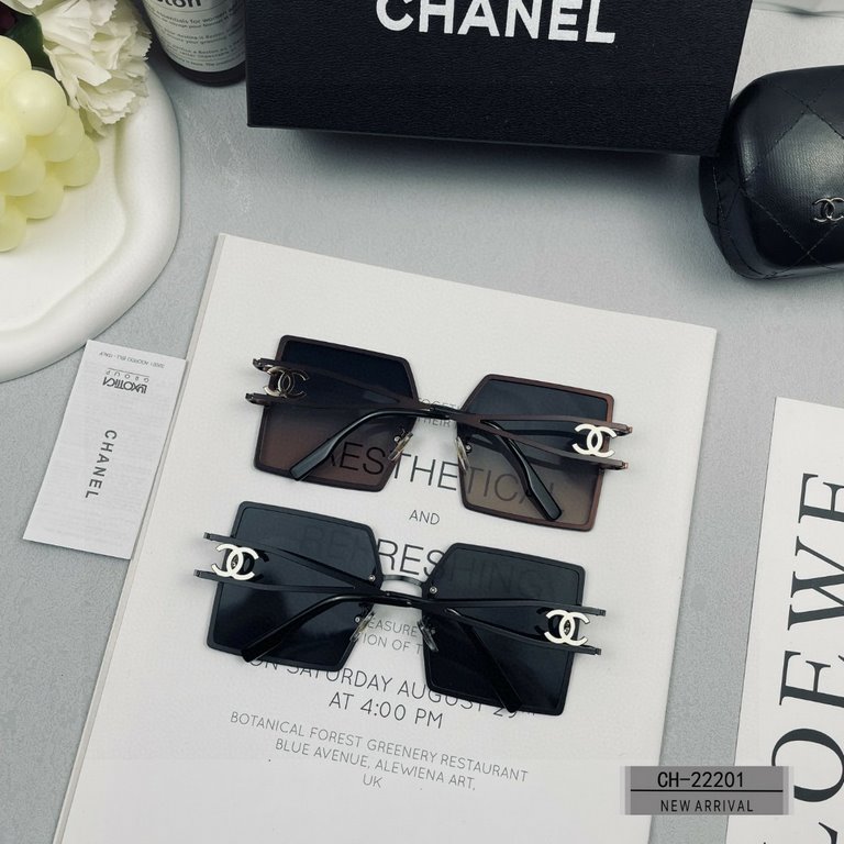 . [CHANEL France]. . [Polaroid Resin HD Lenses] . [TR Frames-Lightweight and comfortable to wear]  . . [size 63-17-140] . [   new small fragrance sunglasses to reduce the burden of glare, blocking harmful rays of radiati