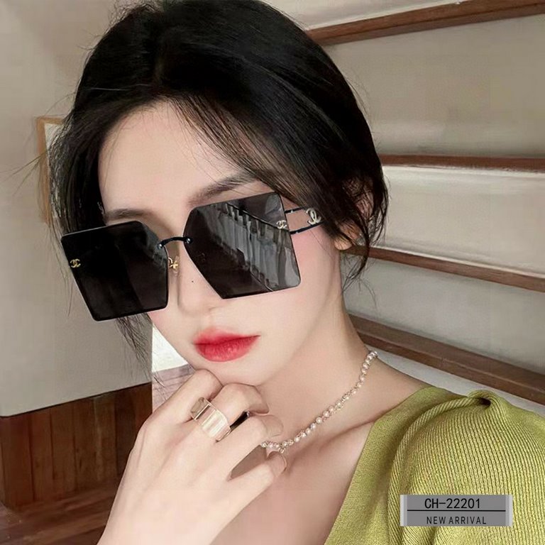 . [CHANEL France]. . [Polaroid Resin HD Lenses] . [TR Frames-Lightweight and comfortable to wear]  . . [size 63-17-140] . [   new small fragrance sunglasses to reduce the burden of glare, blocking harmful rays of radiati