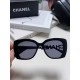 CHANEL Chanel skeletonized 5422 recommended this wear up with type, super temperament of a sunglasses lens leg logo letters diamond design super eye-catching effect left and right lens leg design is different and distinc