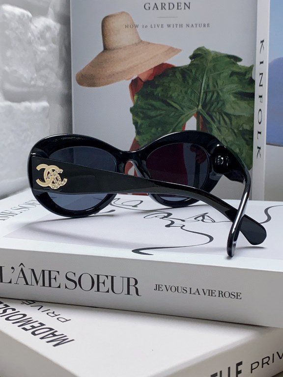 Chanel Chanel 2024 new Xiaohongshu burst fire butterfly sunglasses female double C intersection logo emblem sunglasses sunscreen Ms. sunglasses