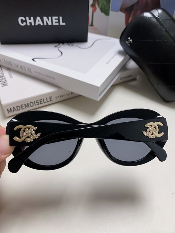 Chanel Chanel 2024 new Xiaohongshu burst fire butterfly sunglasses female double C intersection logo emblem sunglasses sunscreen Ms. sunglasses