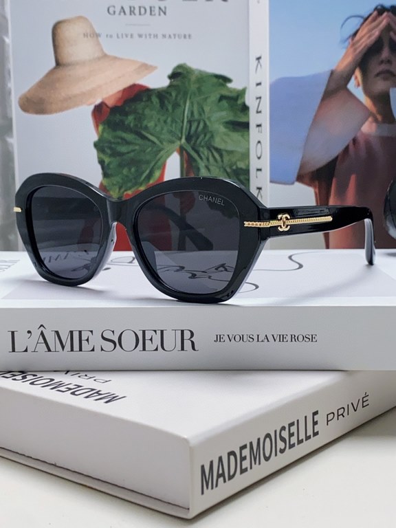 Chanel Chanel 2024 Xiao Xiang sunglasses chain legs butterfly large face thin simple personality sunglasses square small red book premium