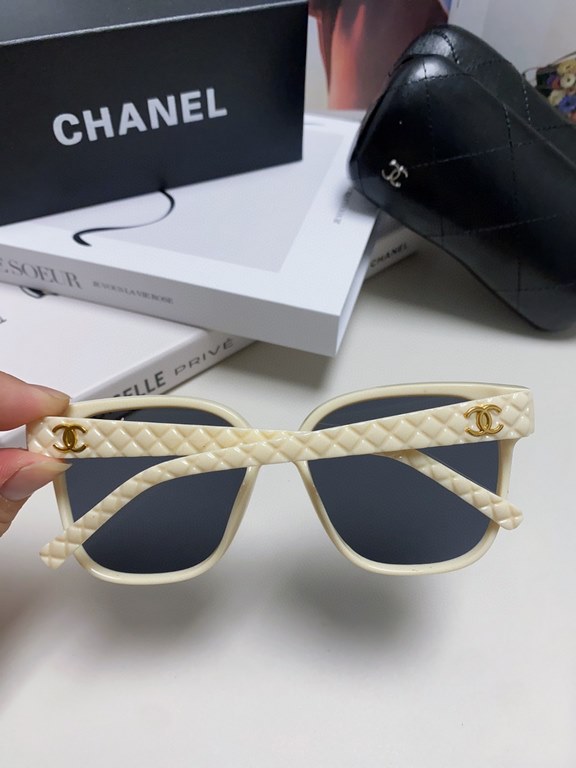 CHANEL Chanel 2024 new small red book incense with the same sunglasses letter mirror legs large square frame anti-ultraviolet sunglasses