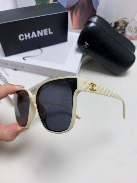 CHANEL Chanel 2024 new small red book incense with the same sunglasses letter mirror legs large square frame anti-ultraviolet sunglasses