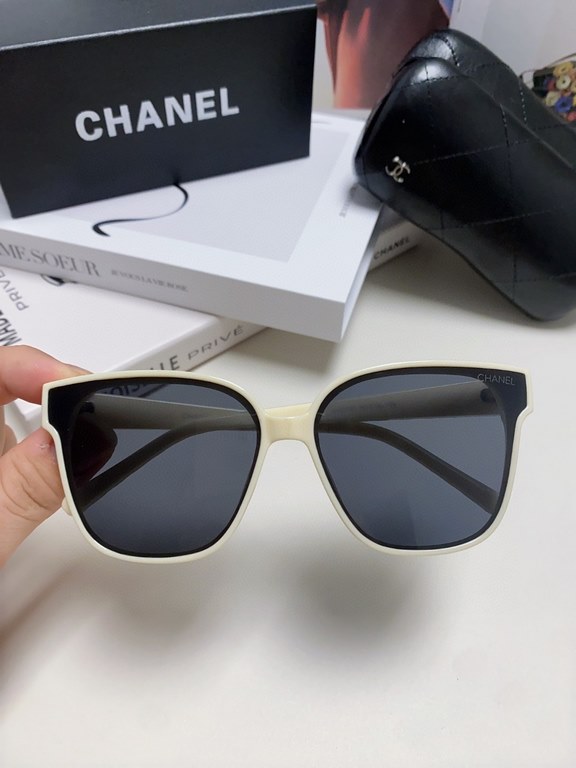 CHANEL Chanel 2024 new small red book incense with the same sunglasses letter mirror legs large square frame anti-ultraviolet sunglasses