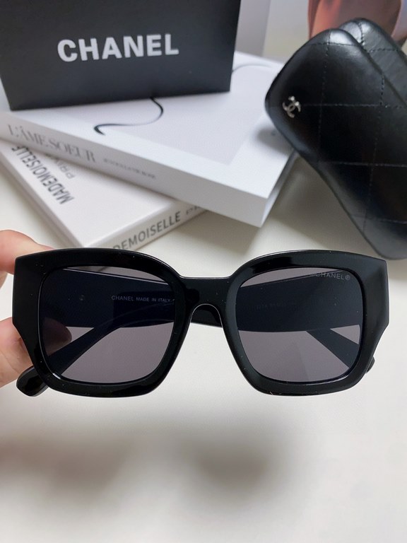 Chanel Chanel 2024 summer new sunglasses fashion small red book with the same paragraph personality trend glasses