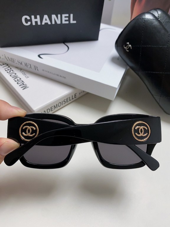 Chanel Chanel 2024 summer new sunglasses fashion small red book with the same paragraph personality trend glasses