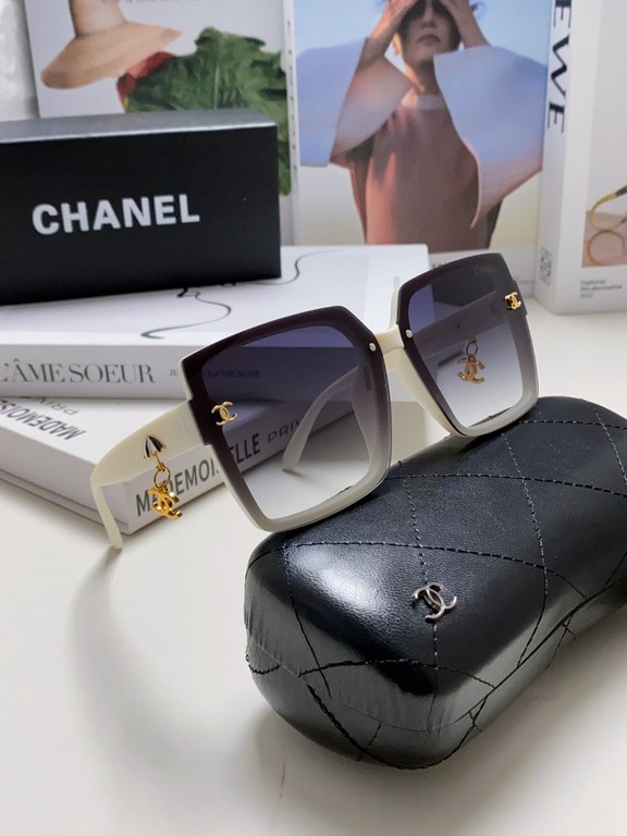 Chanel Chanel 2024 new fashion sunglasses advanced sense of large frame show face small gradient color sunglasses UV small fragrance  umbrella pendant