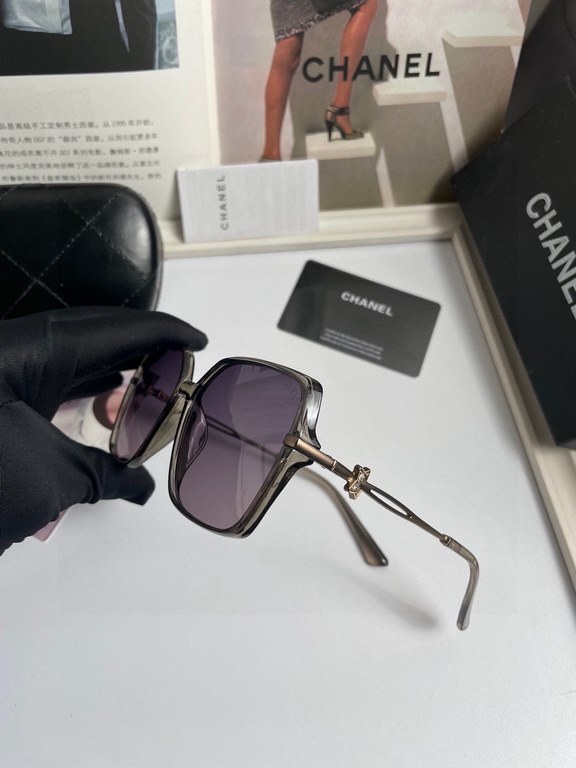 . New   CHANEL Chanel original single quality women's polarized sunglasses   imported Polaroid HD polarized lenses. The official website synchronization sale, fashion atmosphere, travel essential paragraph, buy is to ear