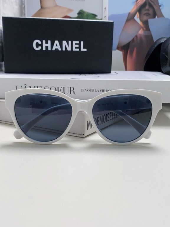 Chanel Chanel new models cat eye retro sunglasses female summer sunscreen pearl camellia love large frame sunglasses UV glare advanced sense of Ms. burst models