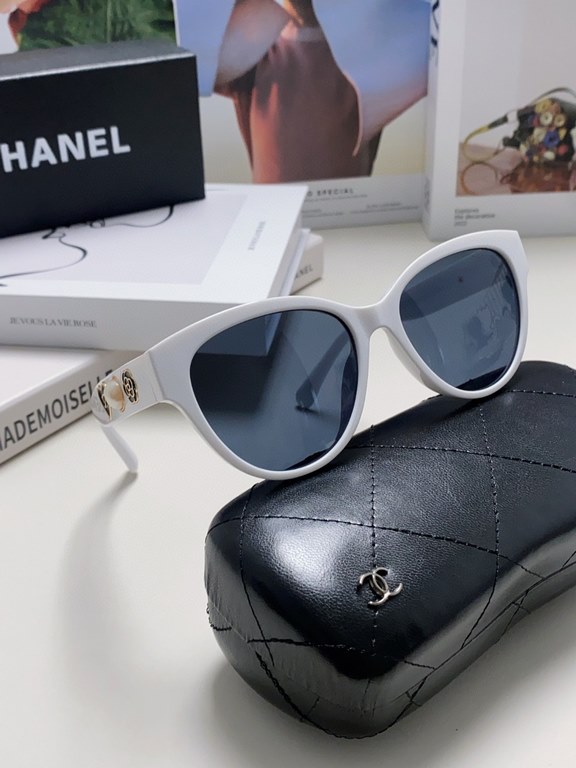 Chanel Chanel new models cat eye retro sunglasses female summer sunscreen pearl camellia love large frame sunglasses UV glare advanced sense of Ms. burst models