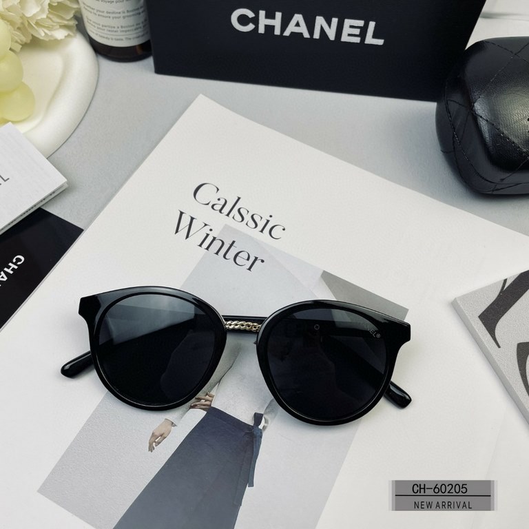 . [CHANEL France]. . [Polaroid Resin HD Lenses] . PC frames - lightweight and comfortable to wear. . [size 57-16-143] . [   new small fragrance sunglasses to reduce the burden of glare, blocking harmful rays of radiation