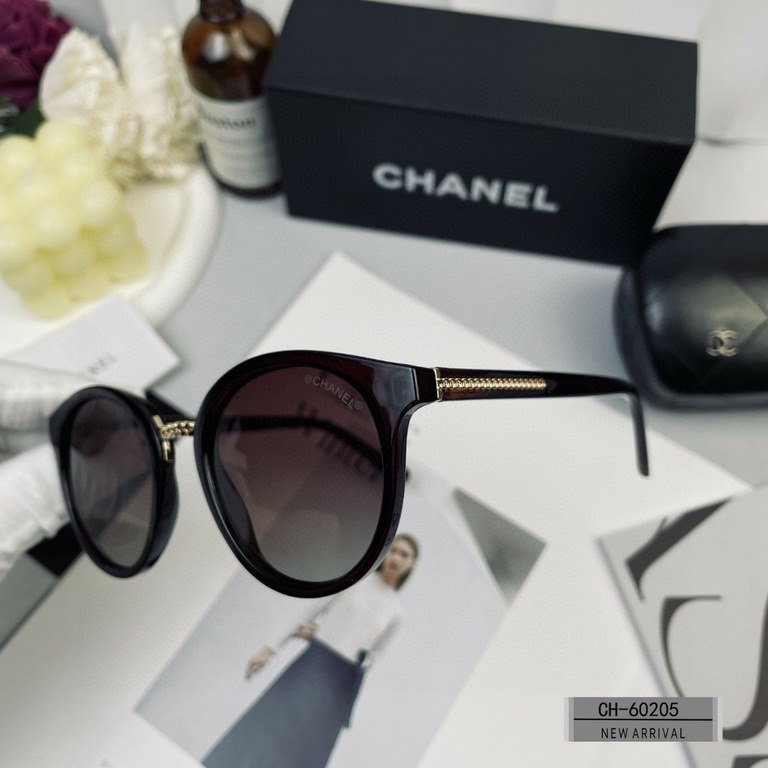 . [CHANEL France]. . [Polaroid Resin HD Lenses] . PC frames - lightweight and comfortable to wear. . [size 57-16-143] . [   new small fragrance sunglasses to reduce the burden of glare, blocking harmful rays of radiation