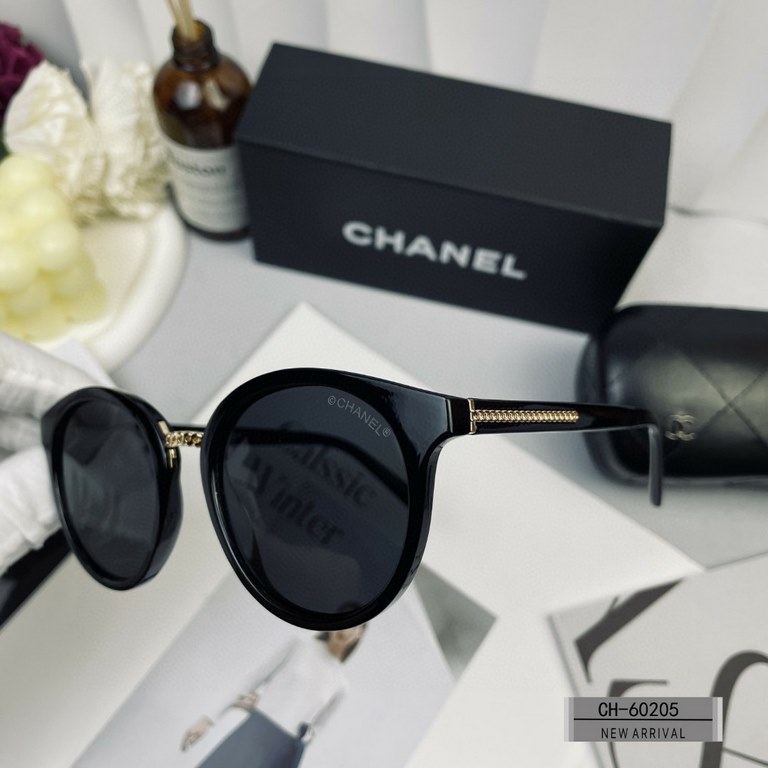 . [CHANEL France]. . [Polaroid Resin HD Lenses] . PC frames - lightweight and comfortable to wear. . [size 57-16-143] . [   new small fragrance sunglasses to reduce the burden of glare, blocking harmful rays of radiation