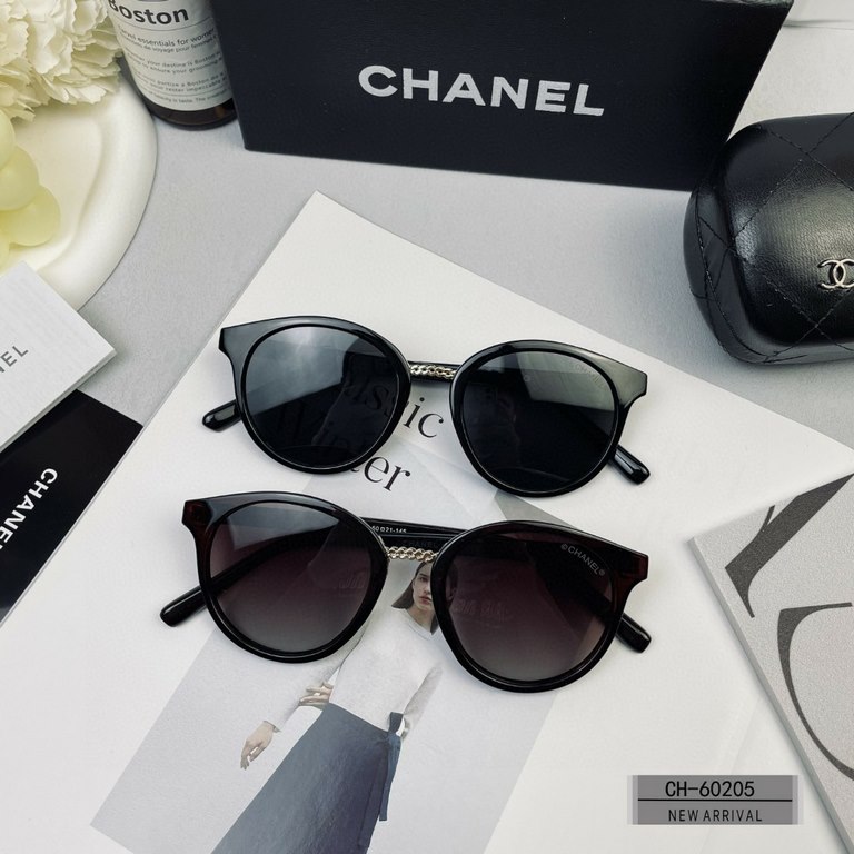 . [CHANEL France]. . [Polaroid Resin HD Lenses] . PC frames - lightweight and comfortable to wear. . [size 57-16-143] . [   new small fragrance sunglasses to reduce the burden of glare, blocking harmful rays of radiation