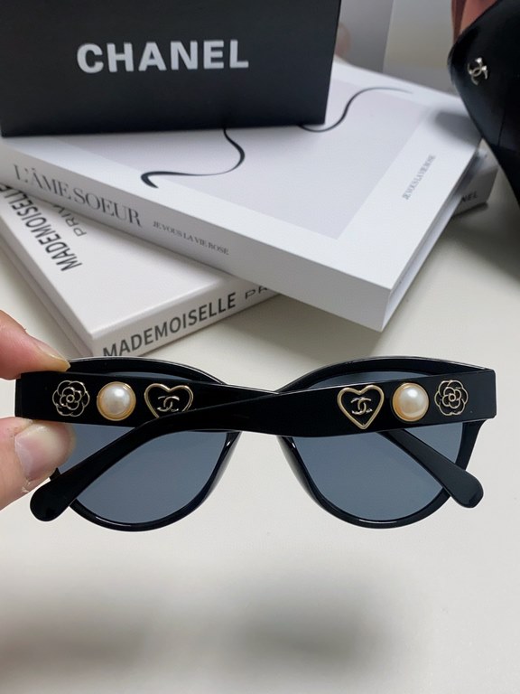 Chanel Chanel new models cat eye retro sunglasses female summer sunscreen pearl camellia love large frame sunglasses UV glare advanced sense of Ms. burst models