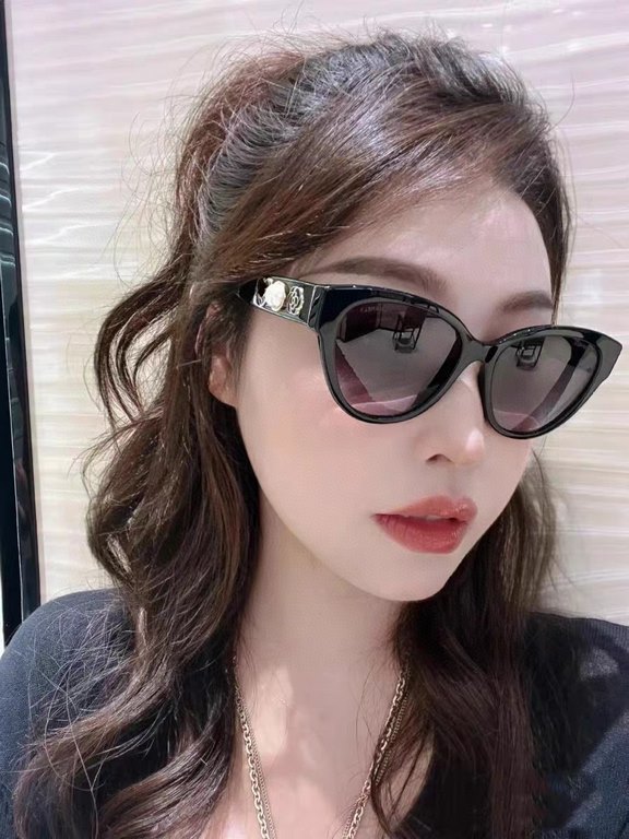 Chanel Chanel new models cat eye retro sunglasses female summer sunscreen pearl camellia love large frame sunglasses UV glare advanced sense of Ms. burst models